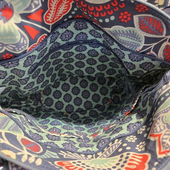 Vera Bradley Glenna Shoulder Bag in the Nomadic Floral pattern. - Picture 4 of 6
